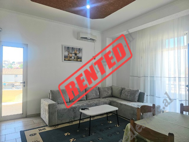 Apartament 2+1 me qira ne rrugen 3 Vellezerit Kondi, prane Residences Amerikane.
Eshte e pozicionua